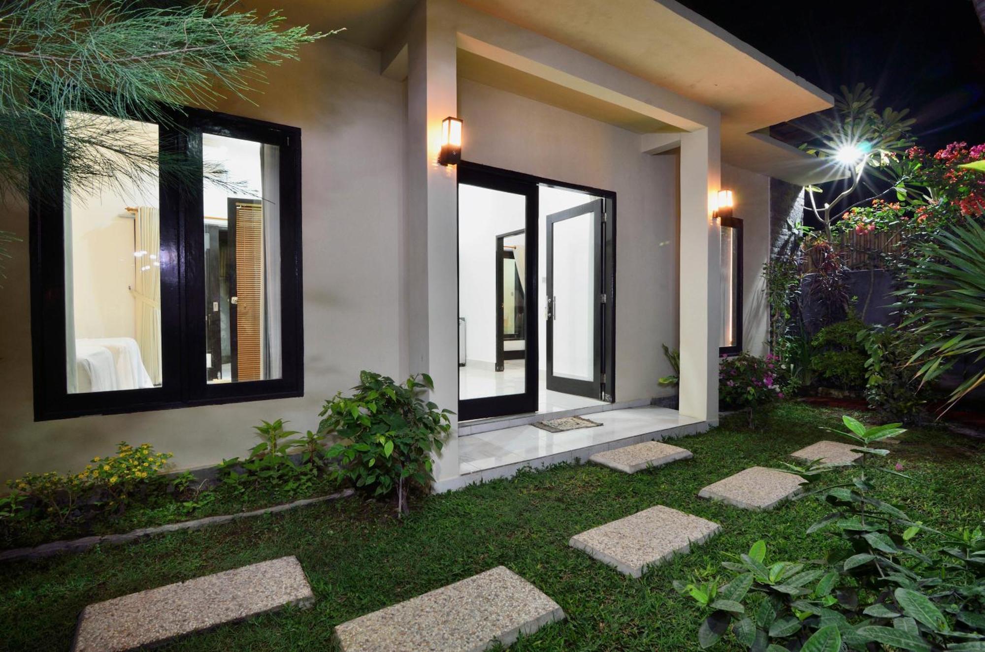 Santai Villa Kuta  Esterno foto